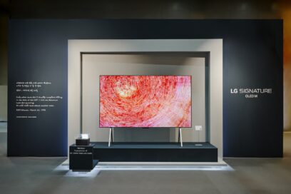 LG SIGNATURE OLED M3 being utilized as a digital canvas to showcase Kim Whanki's vibrant works