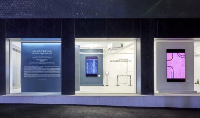 A description of the ‘We Meet Again in Seoul’ exhibition and various exhibits seen from outside the Artist Company building