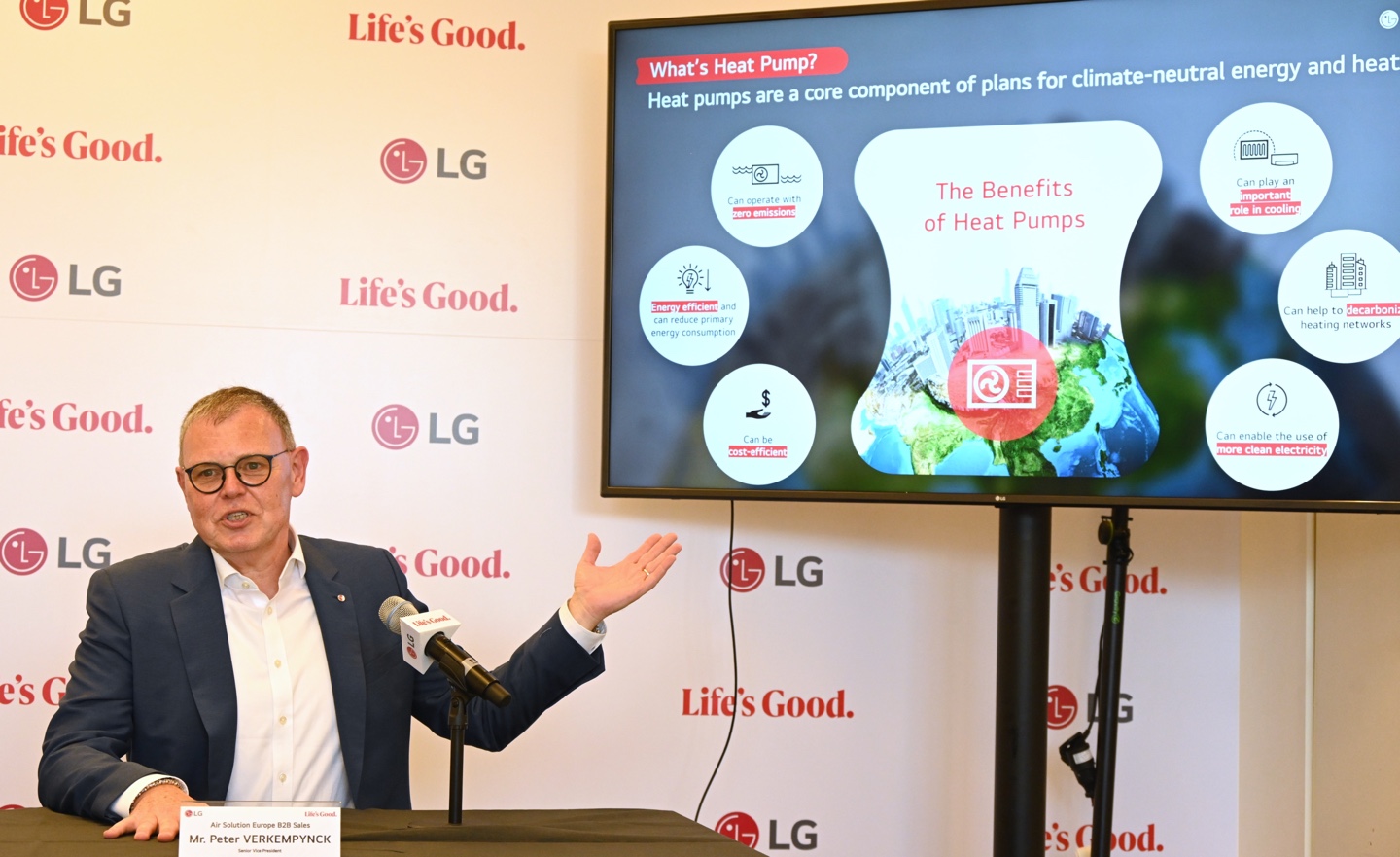 LG personnel presenting vision for a sustainable future with energy-efficient technologies at IFA 2023