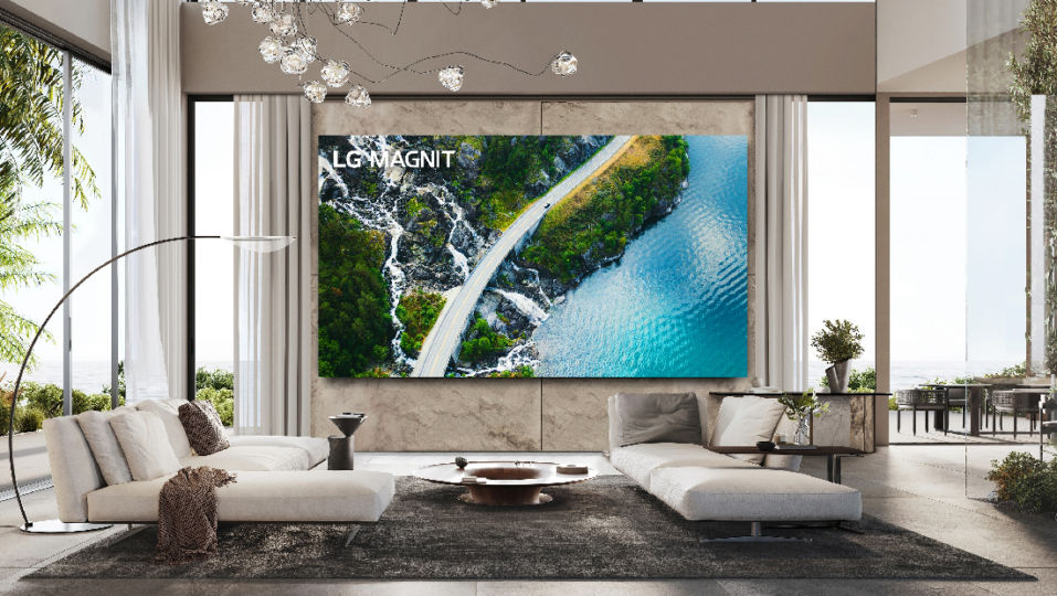 118-inch LG MAGNIT in a living room