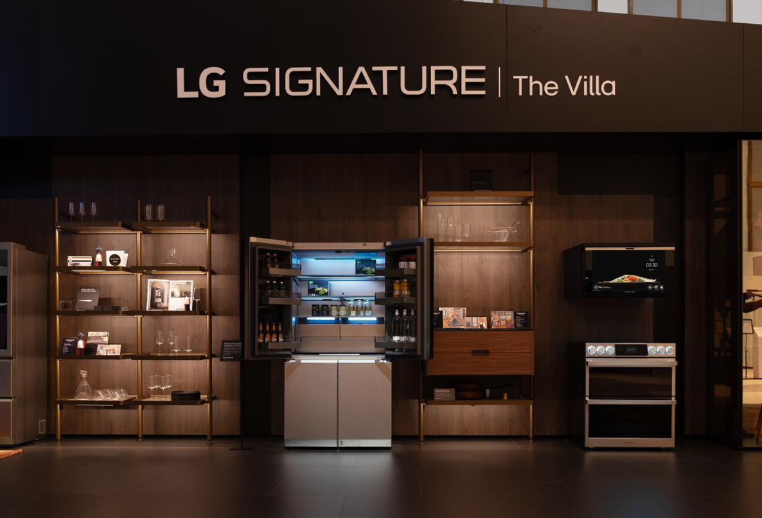 A front picture of the LG SIGNATURE booth at IFA 2023