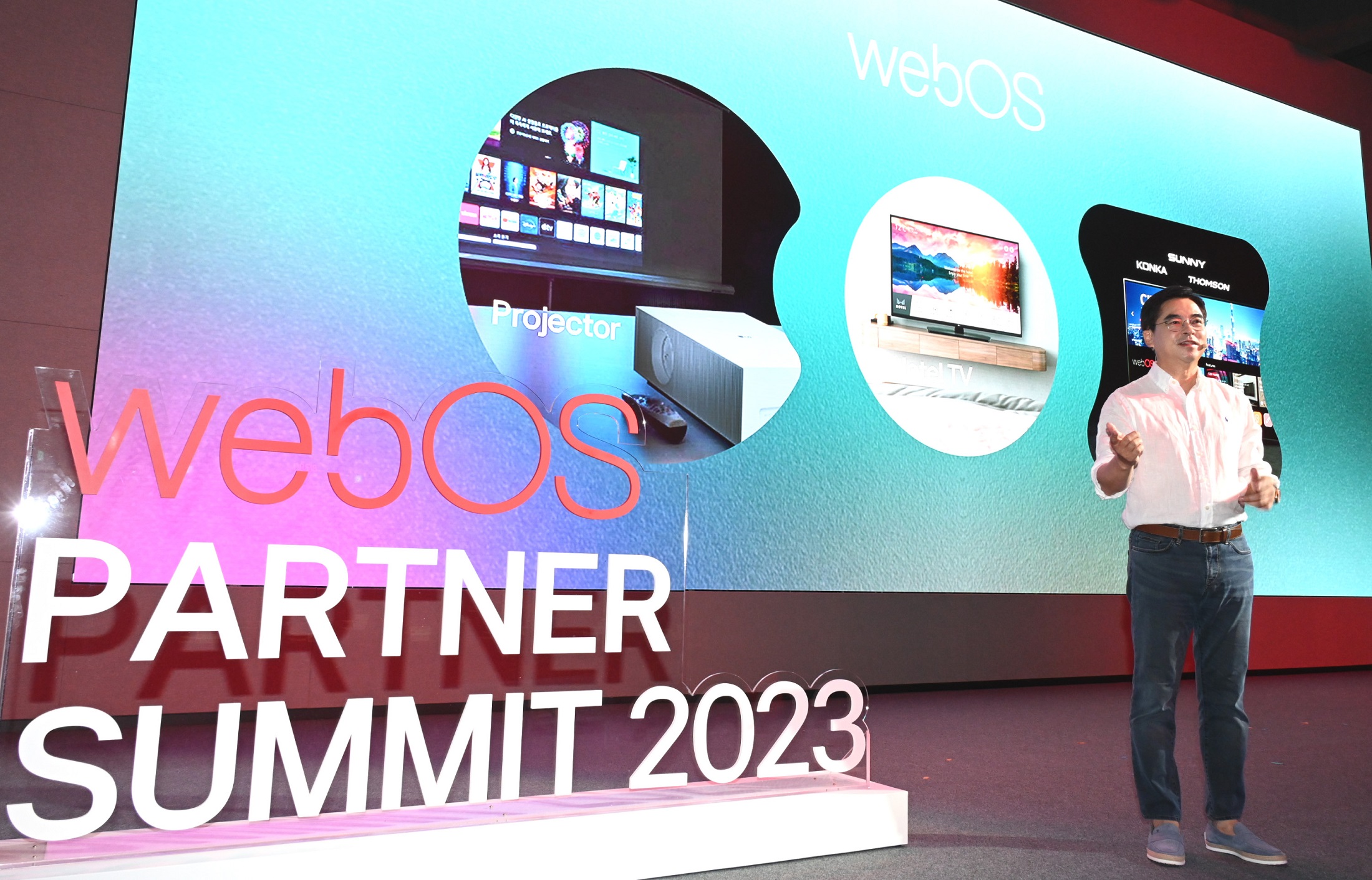 An official from LG Electronics presenting a webOS-related PowerPoint at LG Electronics' webOS Partner Summit event