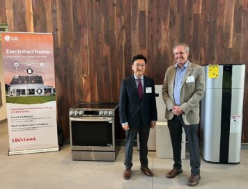 Chris Ahn, president of LG Electronics USA Air Solutions, and David Hochschild, chairman of California Energy Commission posing for a photo