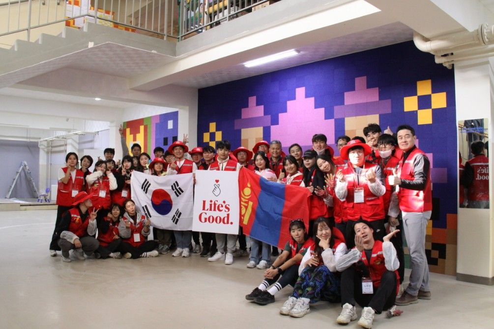 Life's Good volunteers taking a photo together with Korean and Mongolian National flags in their hands