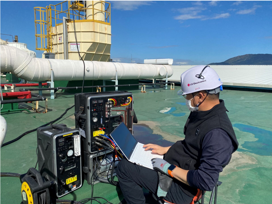 LG engineer measuring the concentration of air emissions at the site