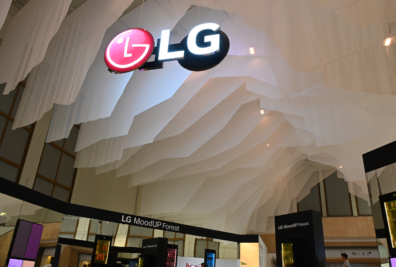 At IFA 2023, LG used 200 kilograms of fabric to decorate the ceiling of the Sustainable Village