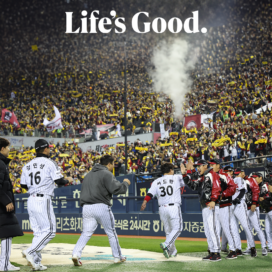 A photo of LG Twins players celebrating their win at the Jamsil Stadium in South Korea with a phrase 
