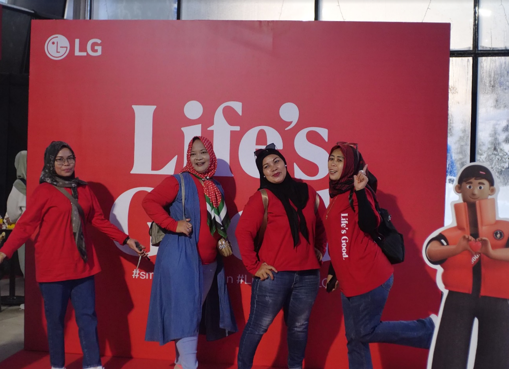 A photo of Indonesia visitors at the event posing in front of the LG sign