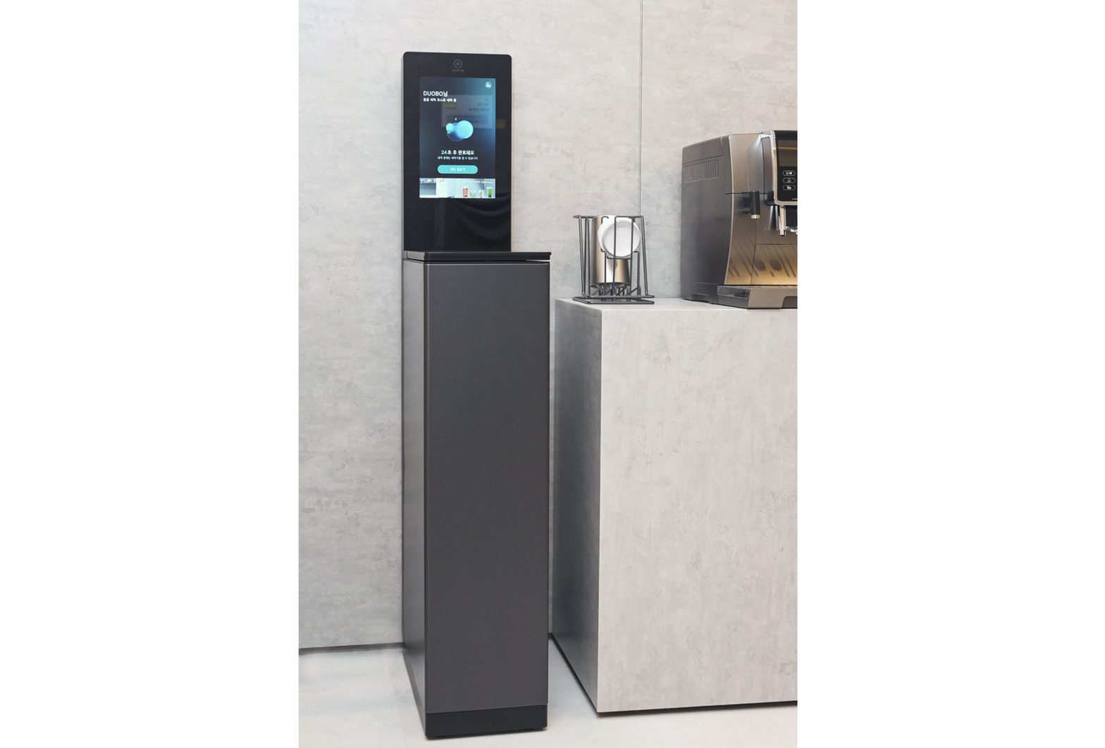 A photo of the LG mycup tumbler washer placed in an area