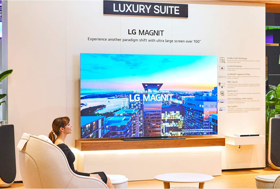 An image of LG’s 118- inch LG MAGNIT TV at Luxury Suite Zone