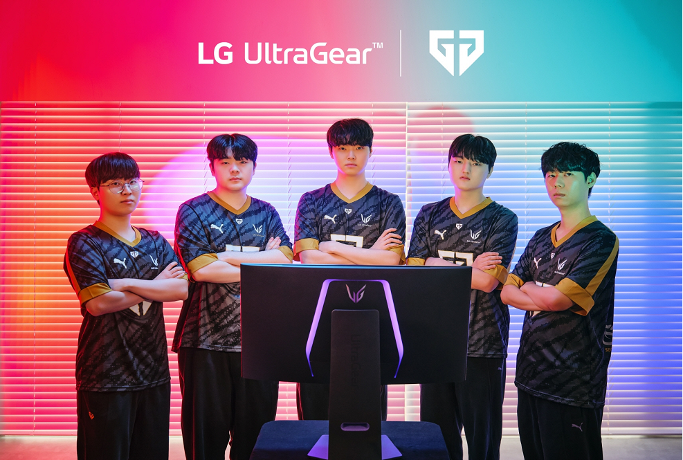 Image of five players standing with UltraGear