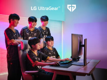 Gen.G team with five players, observing and practicing with UltraGear monitors