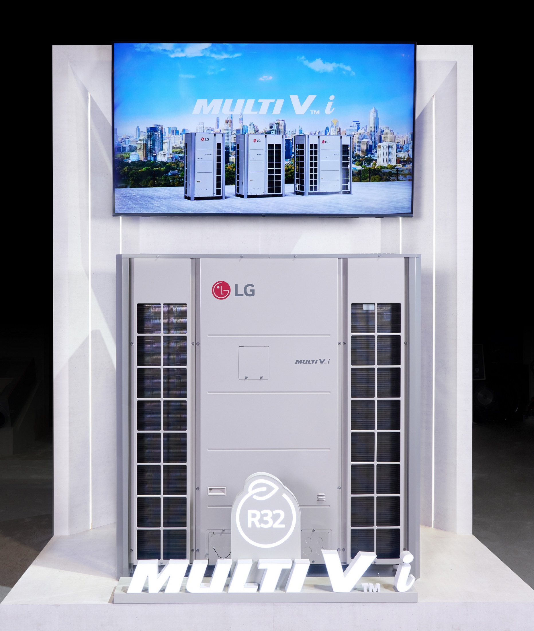 A photo of the LG Multi V i VRF solution set up in the Commercial Zone at AHR Expo 2024
