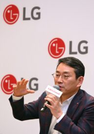 LG CEO William Cho speaking while holding a mic