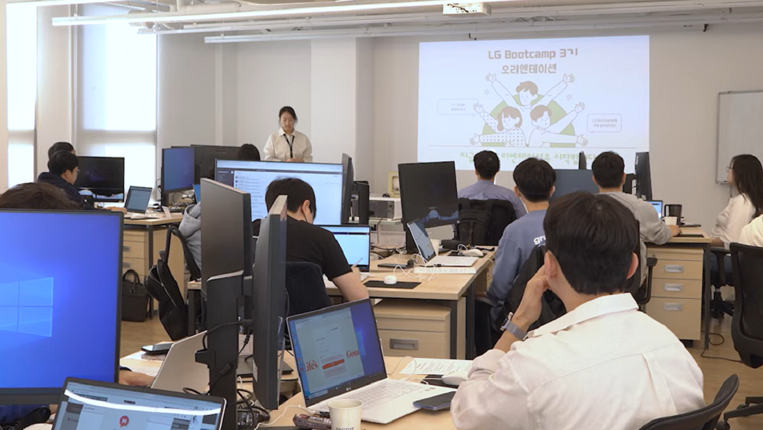 A photo of people listening to the lecture with their computers