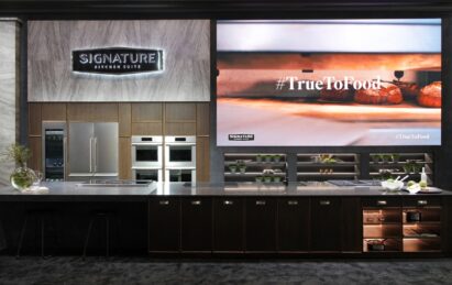 A photo of the LG booth’s cooking experience area at KBIS 2024