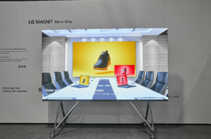 A photo of the LG Magnit All-in-One in display