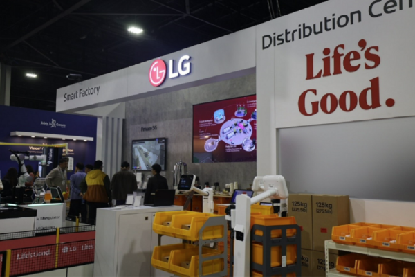 A picture of LG's booth at the venue
