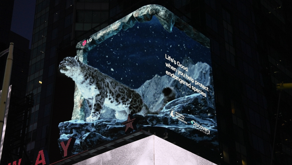 A photo of the LG 3D anamorphic experience on the Times Square billboard at night time