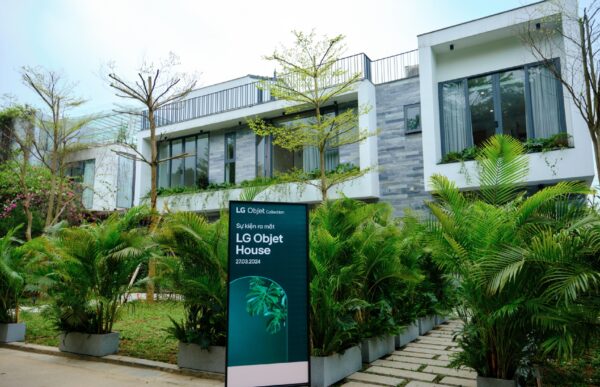 A picture of the outside of the LG Objet House