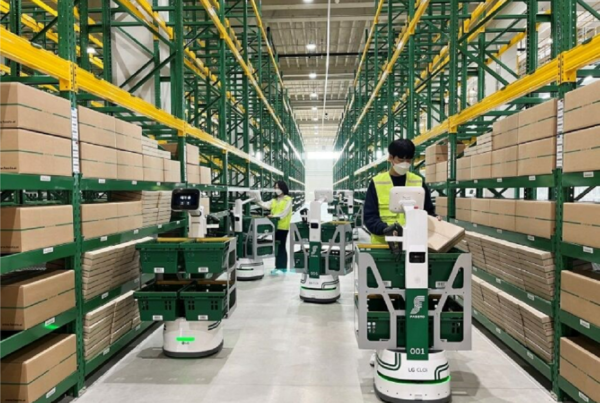 A picture of a warehouse with LG CLOi bots in action