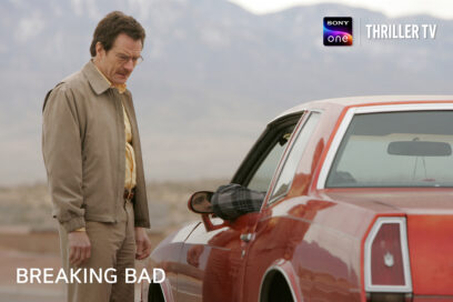 A still-cut scene of “Breaking Bad” offered by SONY One Thriller TV, in which a man is standing beside a car, staring at the driver who has rolled down the window