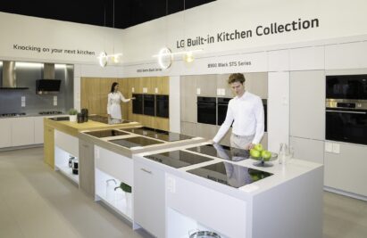 A photo of a man and a woman experiencing the LG built-in kitchen collection at Salone del Mobile