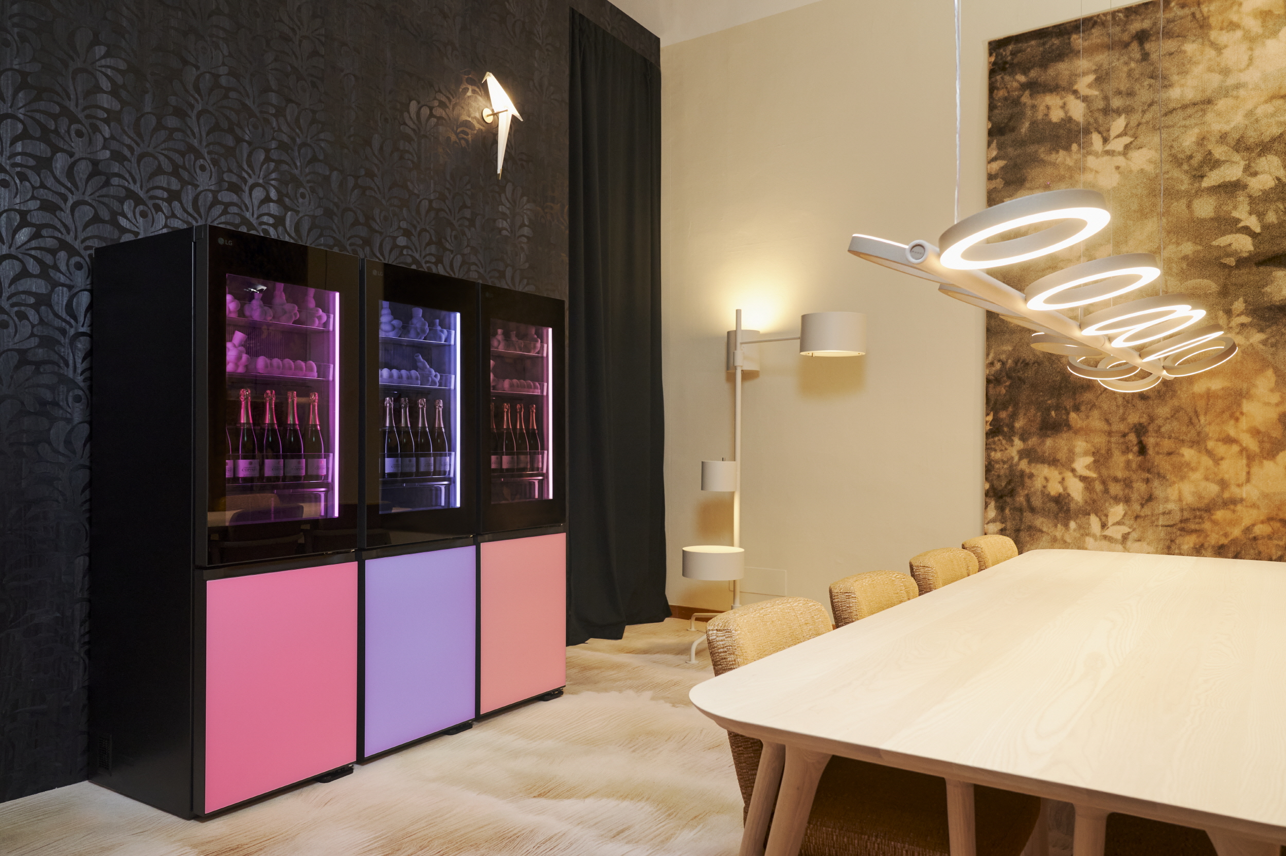 A photo of the LG x Moooi showroom showcasing InstaView bottom-freezer refrigerator with MoodUP