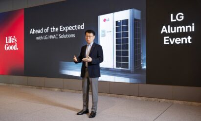 A photo of James Lee (head of the Air Solution Business Unit at LG Electronics) delivering welcome remarks at the LG Alumni Event