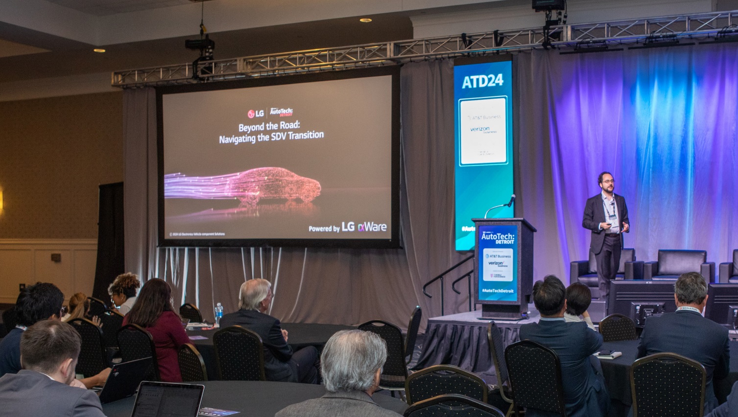 A photo of LG's representative on the stage delivering a speech at AutoTech: Detroit