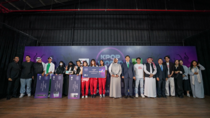 A group picture of the contestants and related people