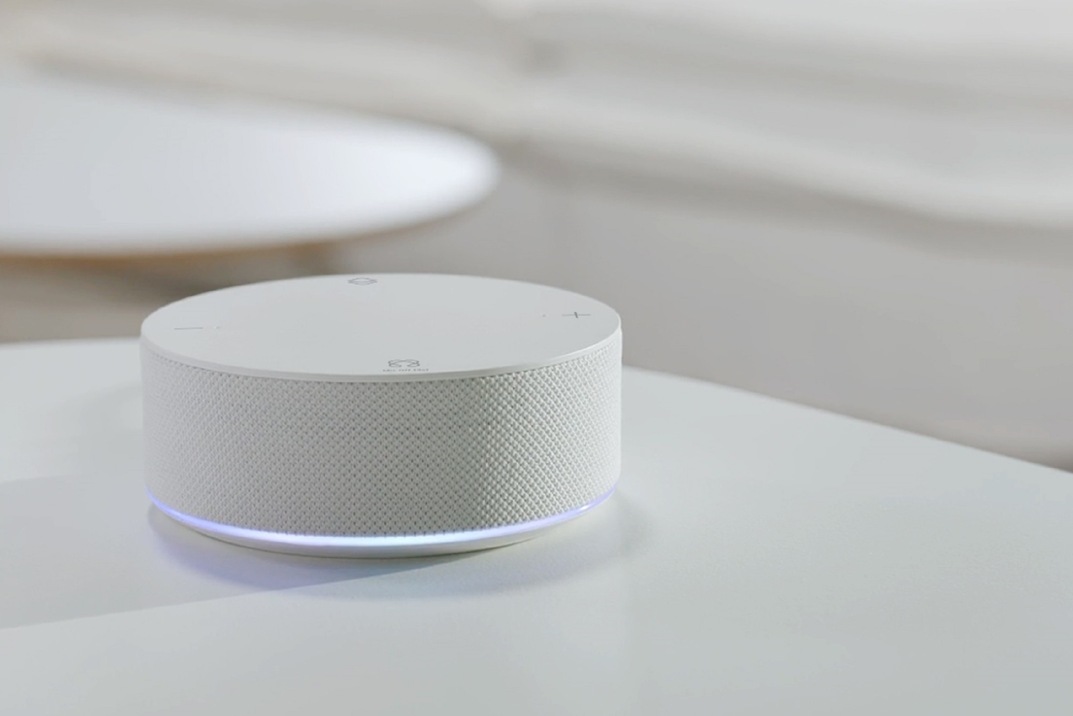 A photo of LG ThinQ ON™ placed on a table
