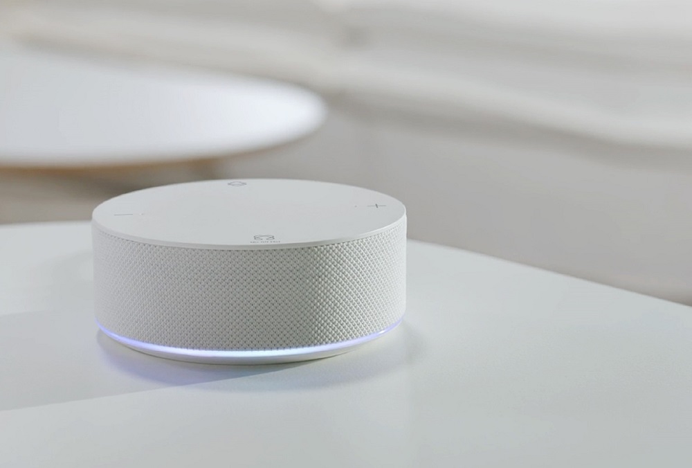 An image of LG ThinQ ON™ placed on a table