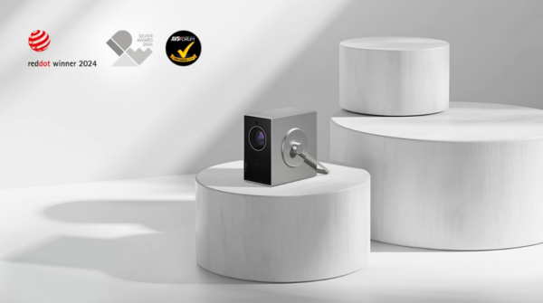 A picture of LG CineBeam Q with logos of the award won