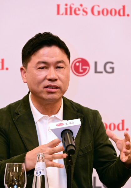 A picture of Lyu Jae-cheol, president of LG Electronics Home Appliance & Air Solution Company, talking