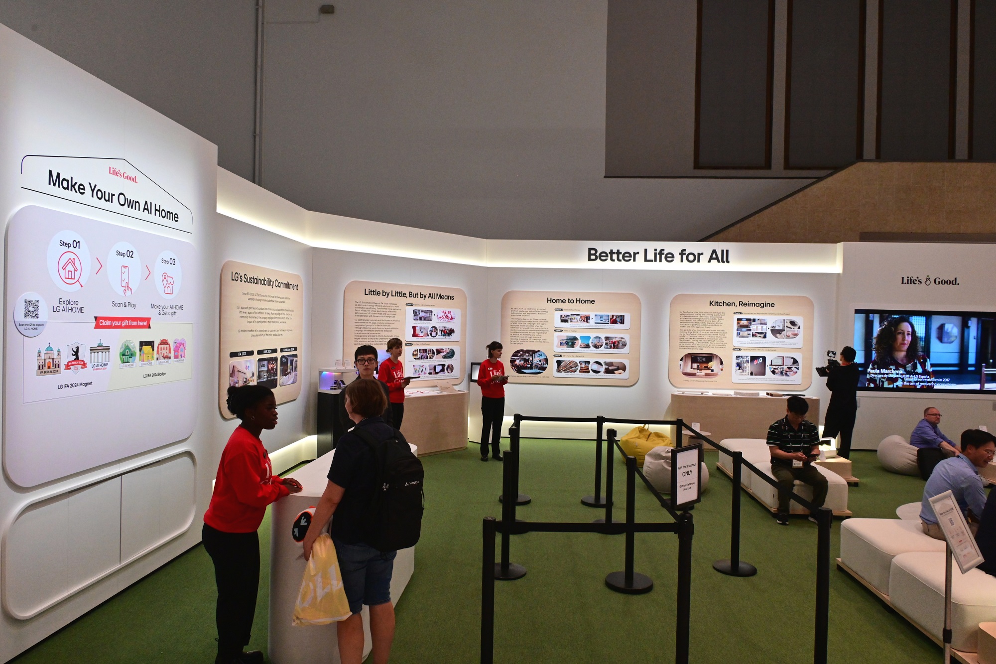 A picture of people at the "Sustainability Lounge"