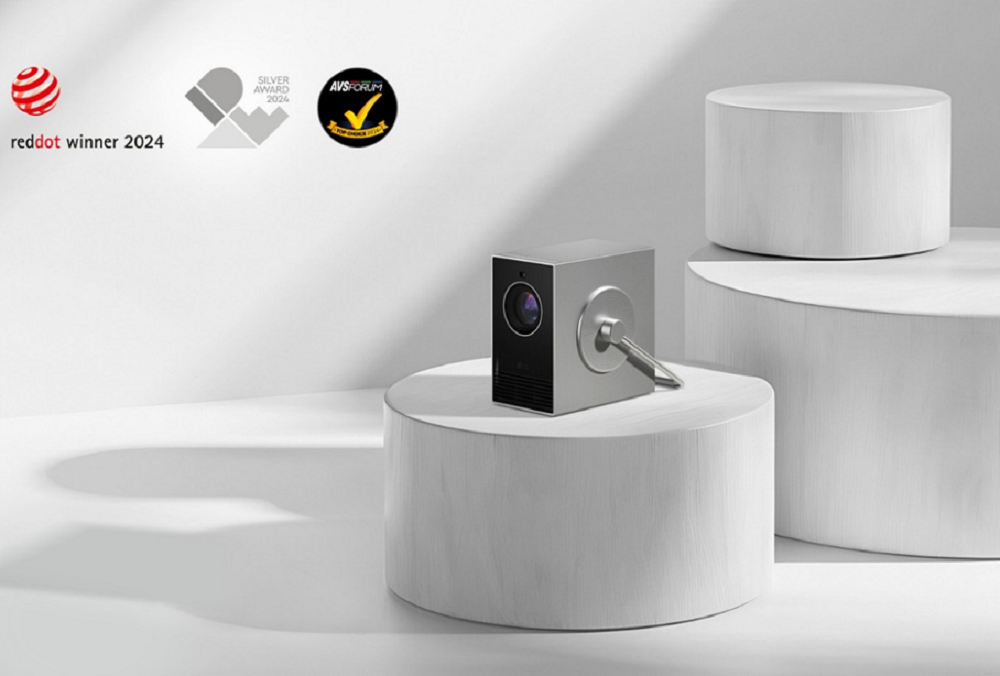An image of LG CineBeam Q with logos of the award won