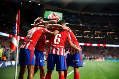 A picture of Atlético de Madrid players gathered around on the field