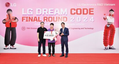 A photo of one of the winners from the final round of LG Dream Code 2024 and two LG officials smiling with their medals and prizes in front of the photo zone