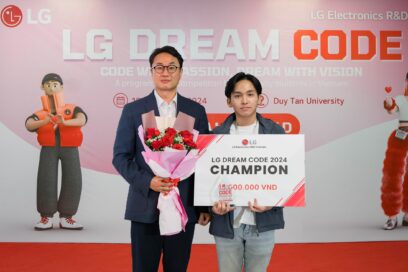 A photo of one winner holding his prize money while LG officials smiling with a bouquet of roses
