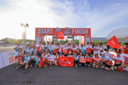 A group photo with Life's Good banners and placards at the start and finish line of the Kao Ta Jai 10K Thailand Championship 2024 Marathon