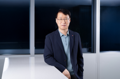 A photo of James Lee, President of LG Electronics ES Company, leaning one arm on the table and smiling