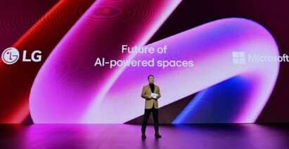 A picture of LG CEO William Cho on stage with the words 'Future of AI-powered Spaces' in the back