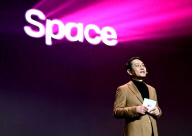 A side view image of LG CEO William Cho on stage