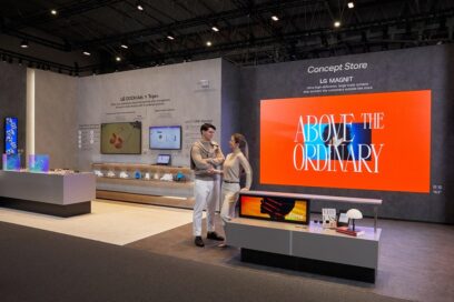 Concept store setup featuring LG MAGNIT ultra-HD signage on the right and DOOH Ads on the left