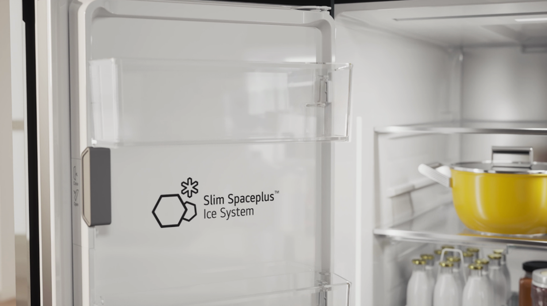A photo showing Slim SpacePlus™ Ice System in a fridge